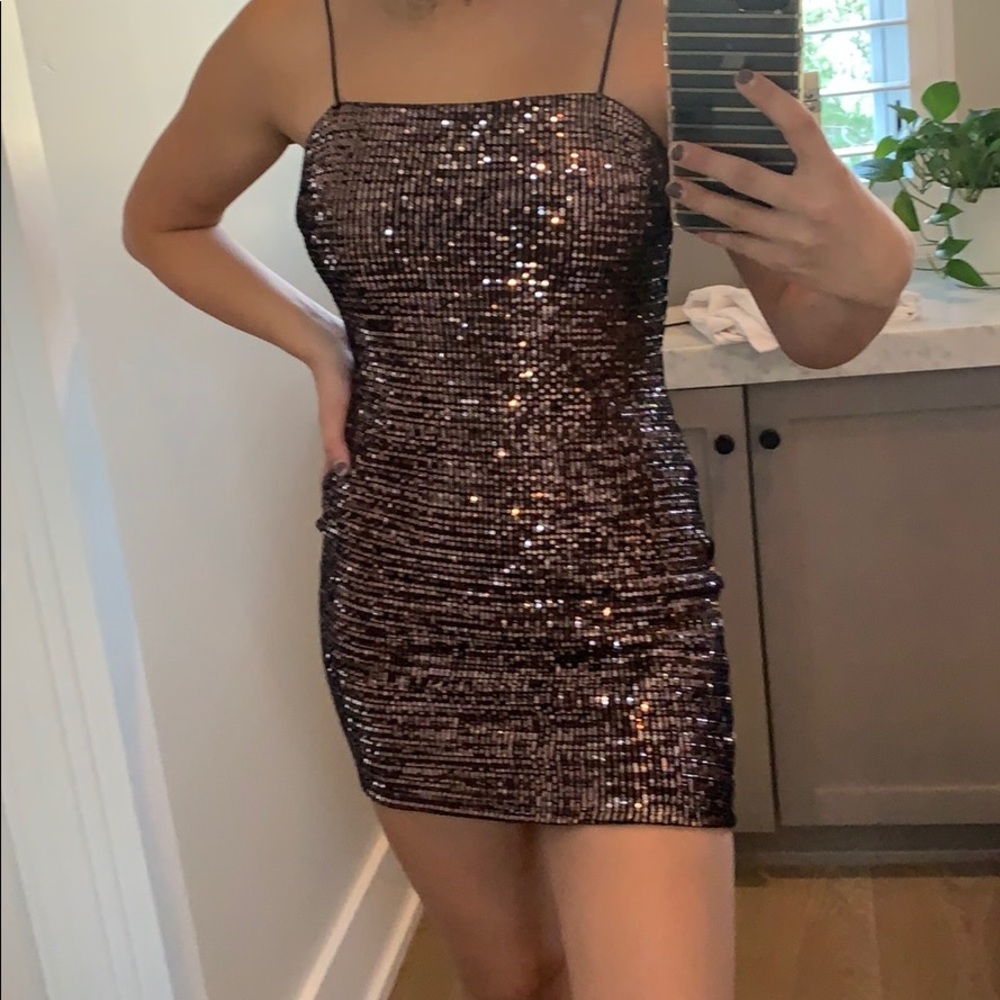 too big! Never worn. Large fits like medium